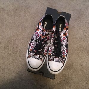 Skull Converse Low Tops